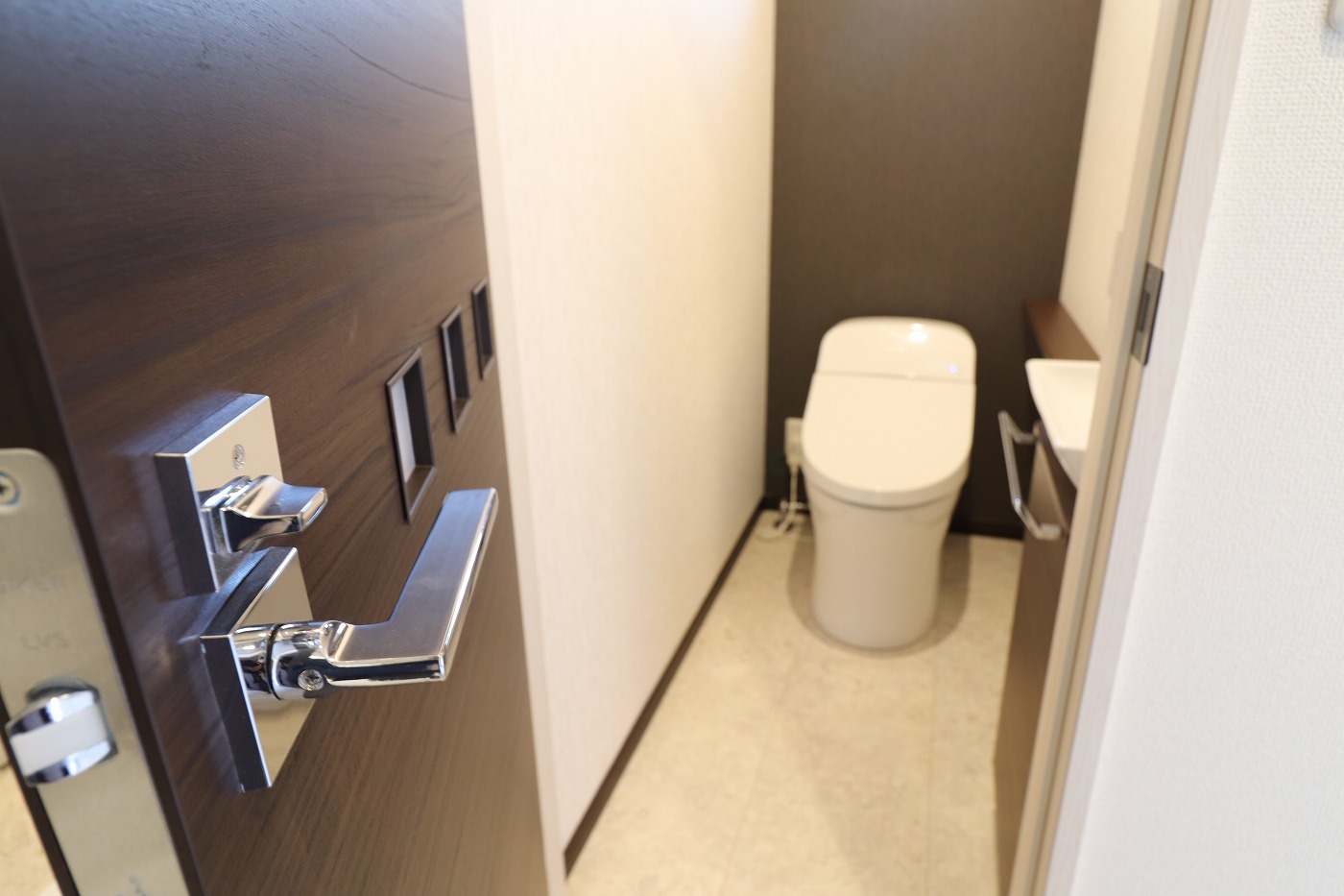 高松市宮脇町の新築分譲住宅のトイレ