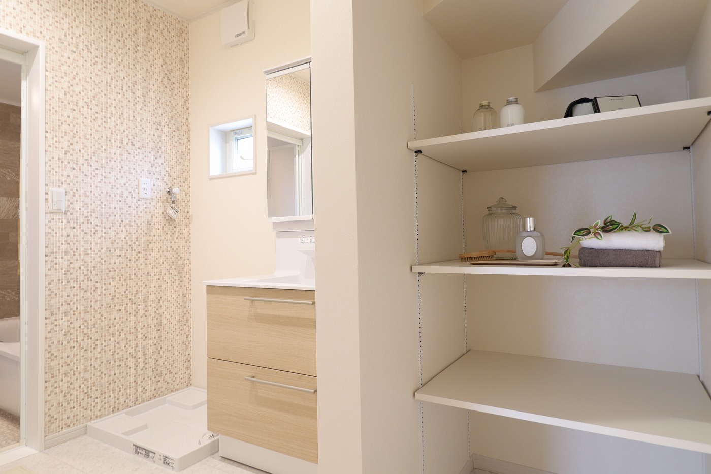 高松市六条町の新築分譲住宅の洗面脱衣室