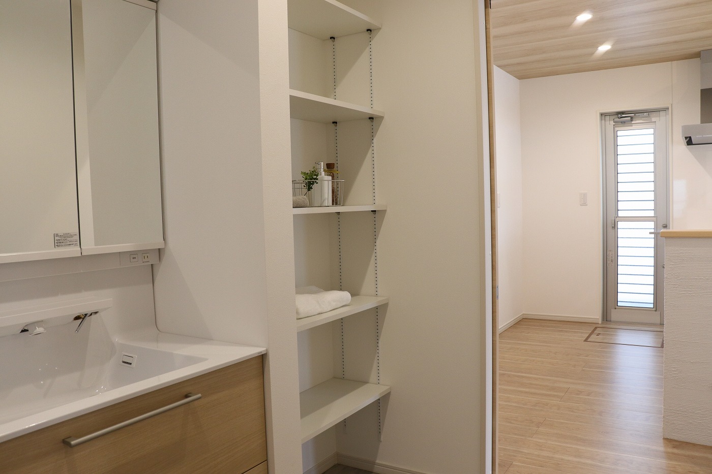 香川県高松市林町の新築分譲住宅の洗面脱衣室